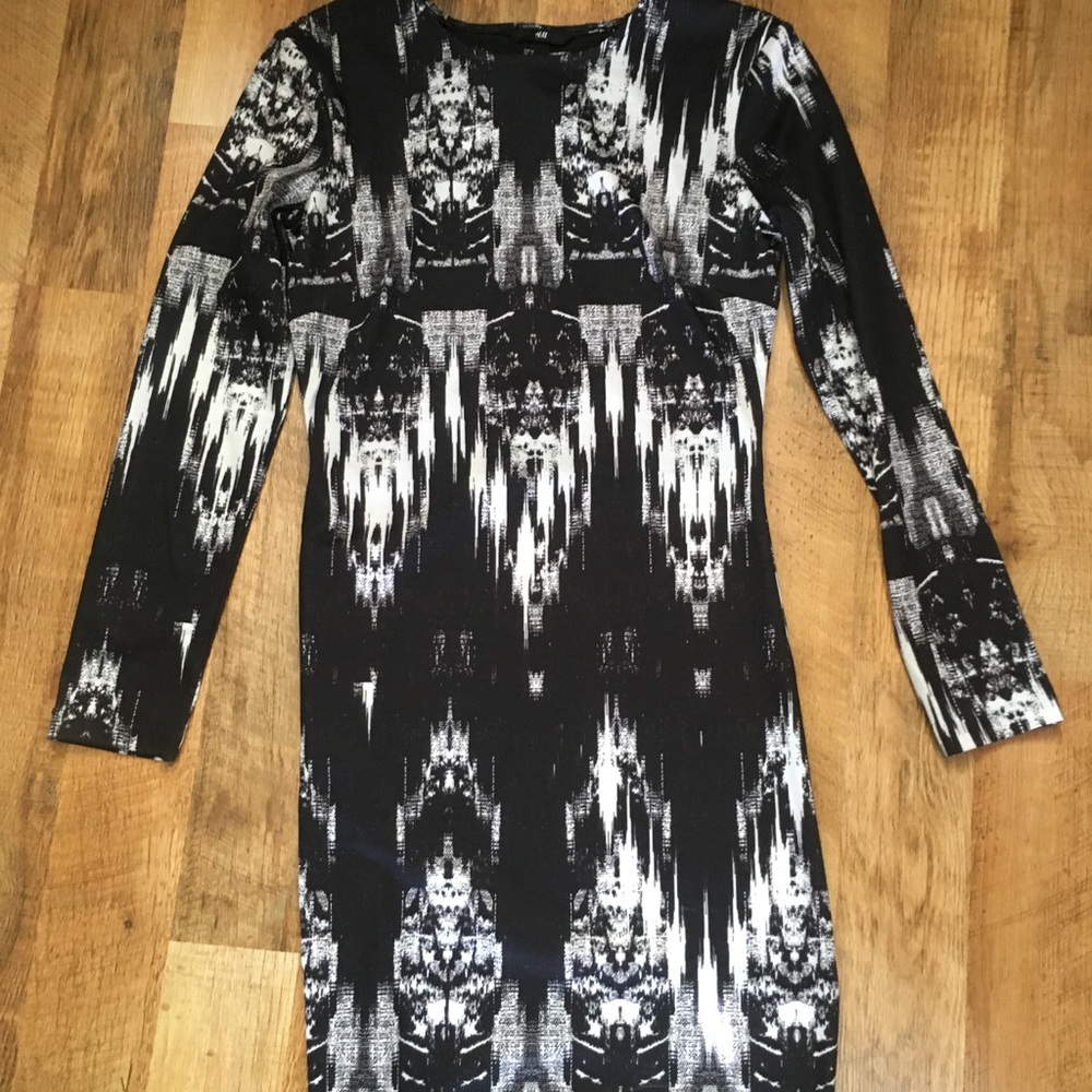 Black and white dress form H&M